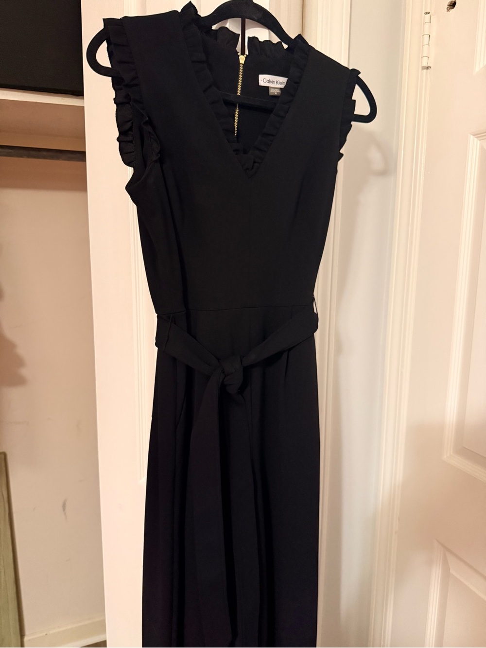 Calvin Klein Black Ruffle V-Neck Sleeveless Jumpsuit Sz 10